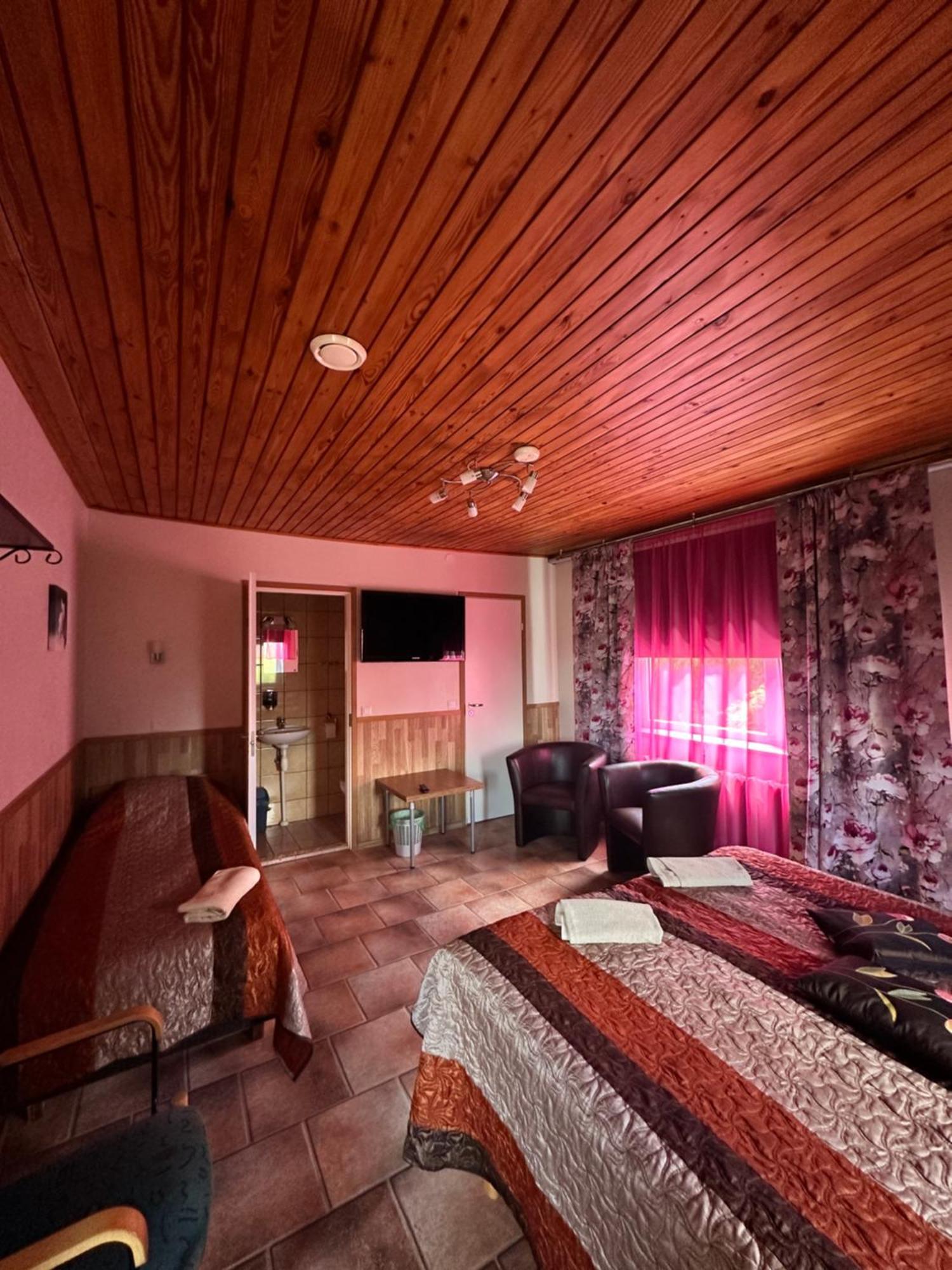 Guesthouse Maenniku ปาร์นู ภายนอก รูปภาพ