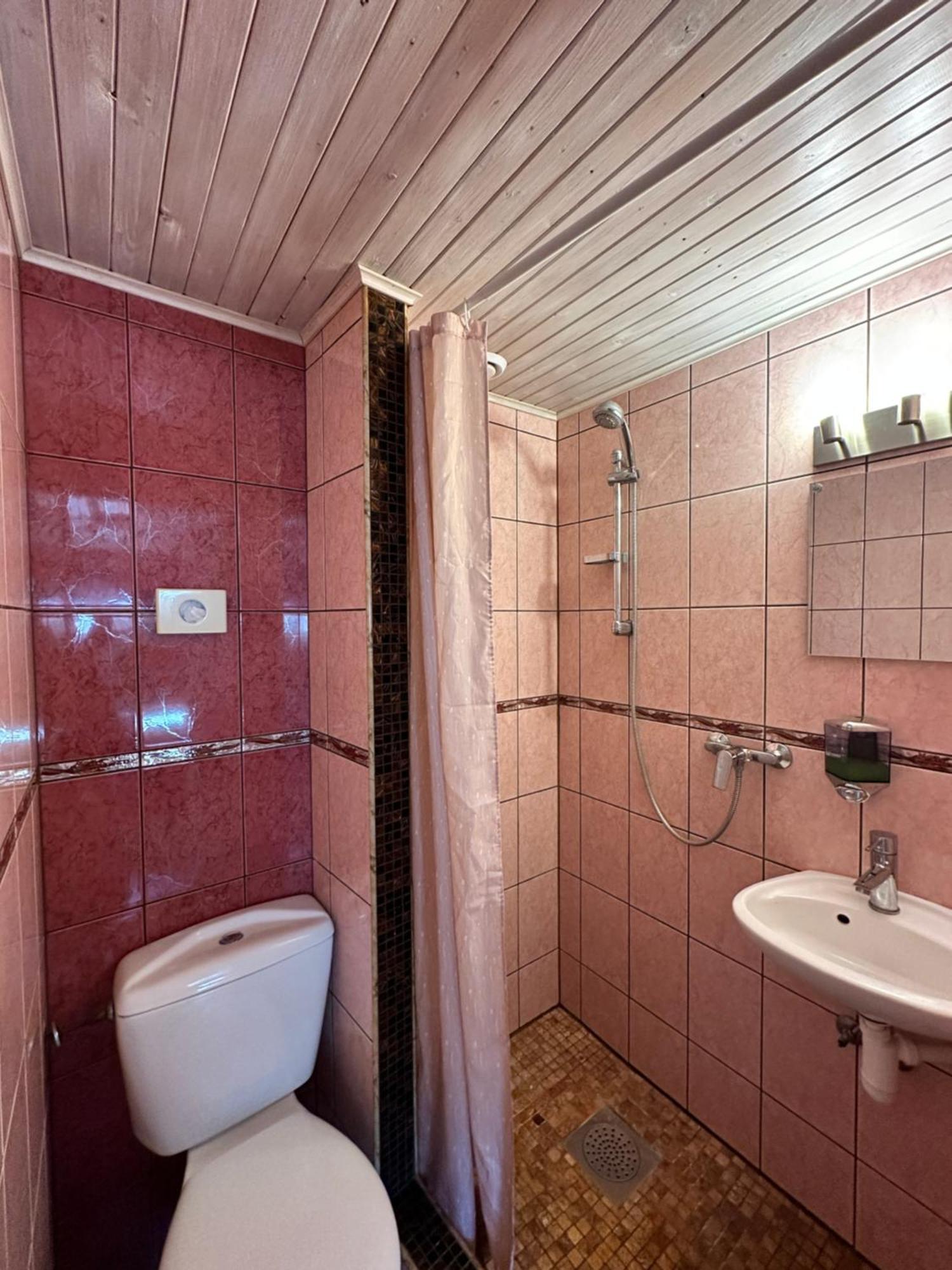 Guesthouse Maenniku ปาร์นู ภายนอก รูปภาพ