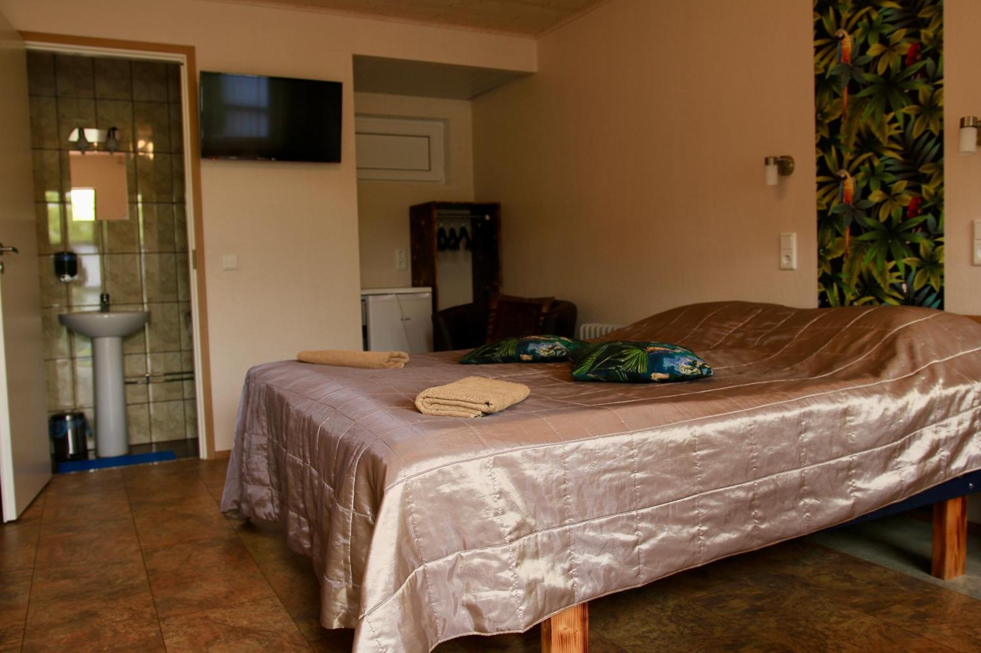 Guesthouse Maenniku ปาร์นู ภายนอก รูปภาพ